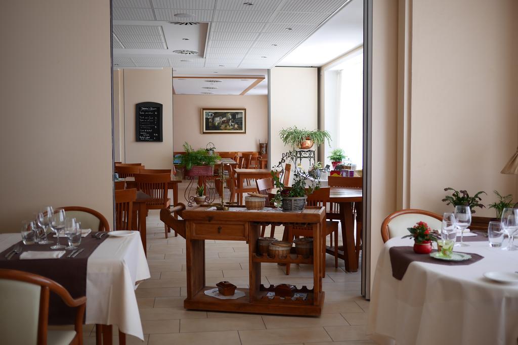 Auberge Aux Deux Sapins Montricher Zewnętrze zdjęcie