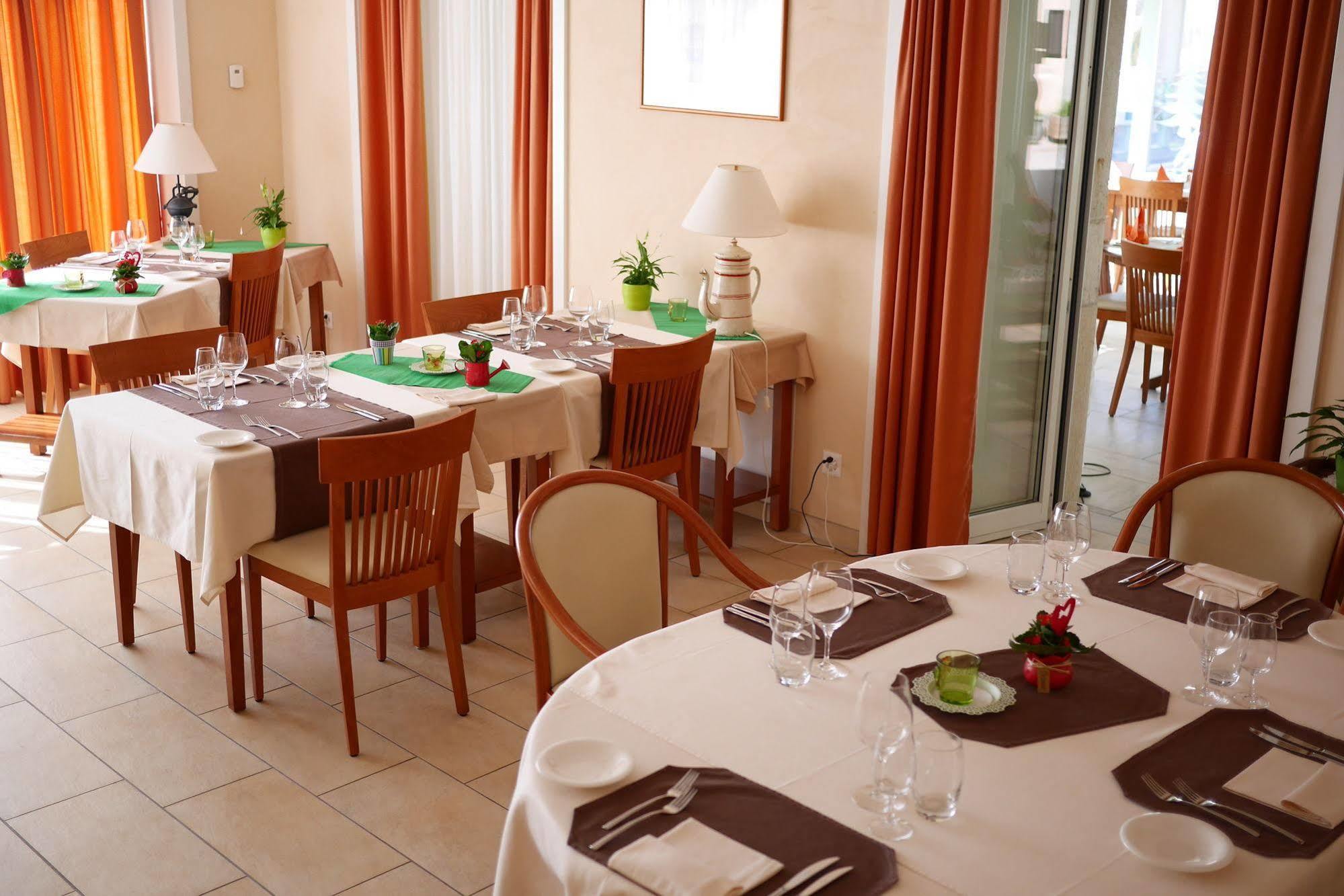 Auberge Aux Deux Sapins Montricher Zewnętrze zdjęcie