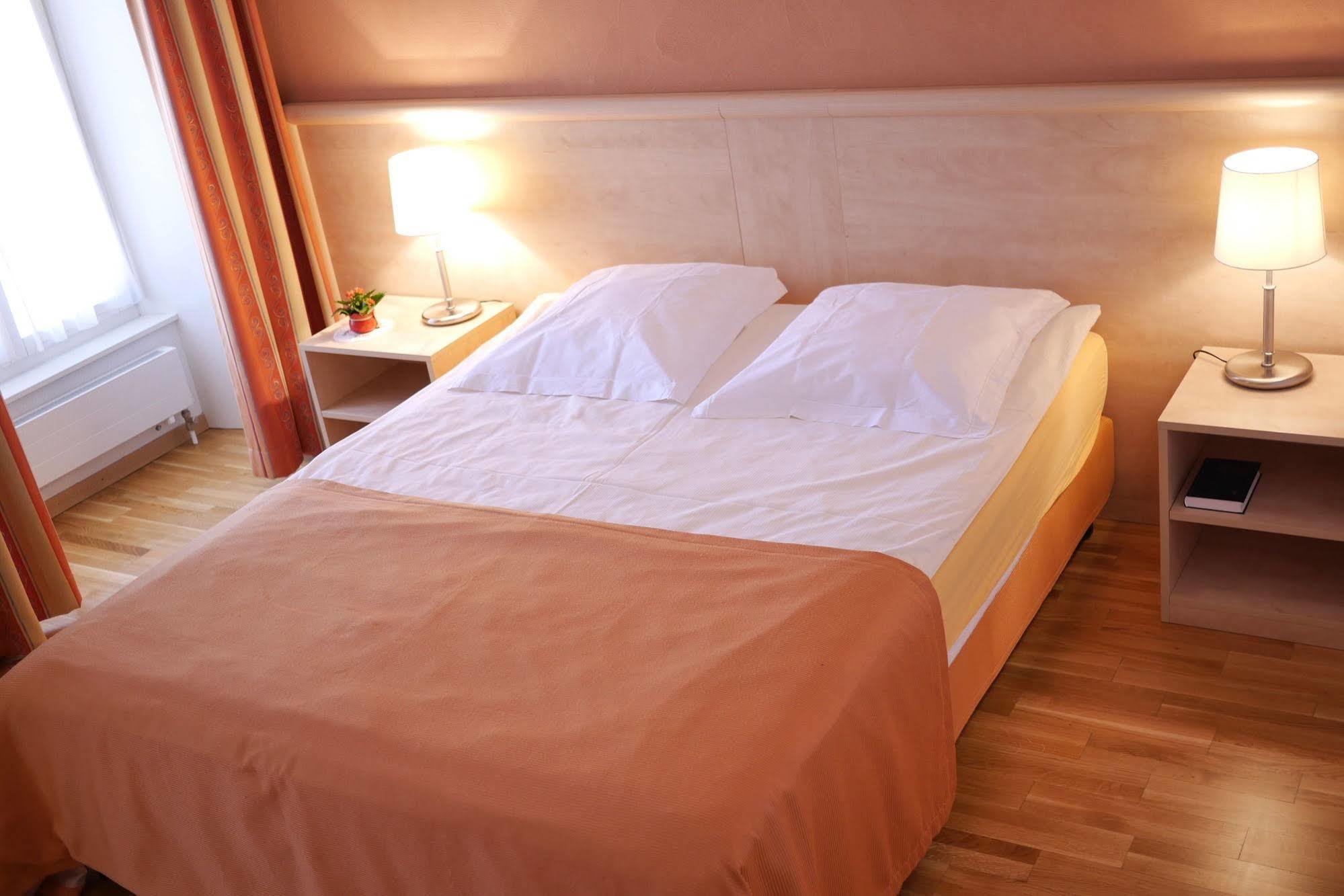 Auberge Aux Deux Sapins Montricher Zewnętrze zdjęcie