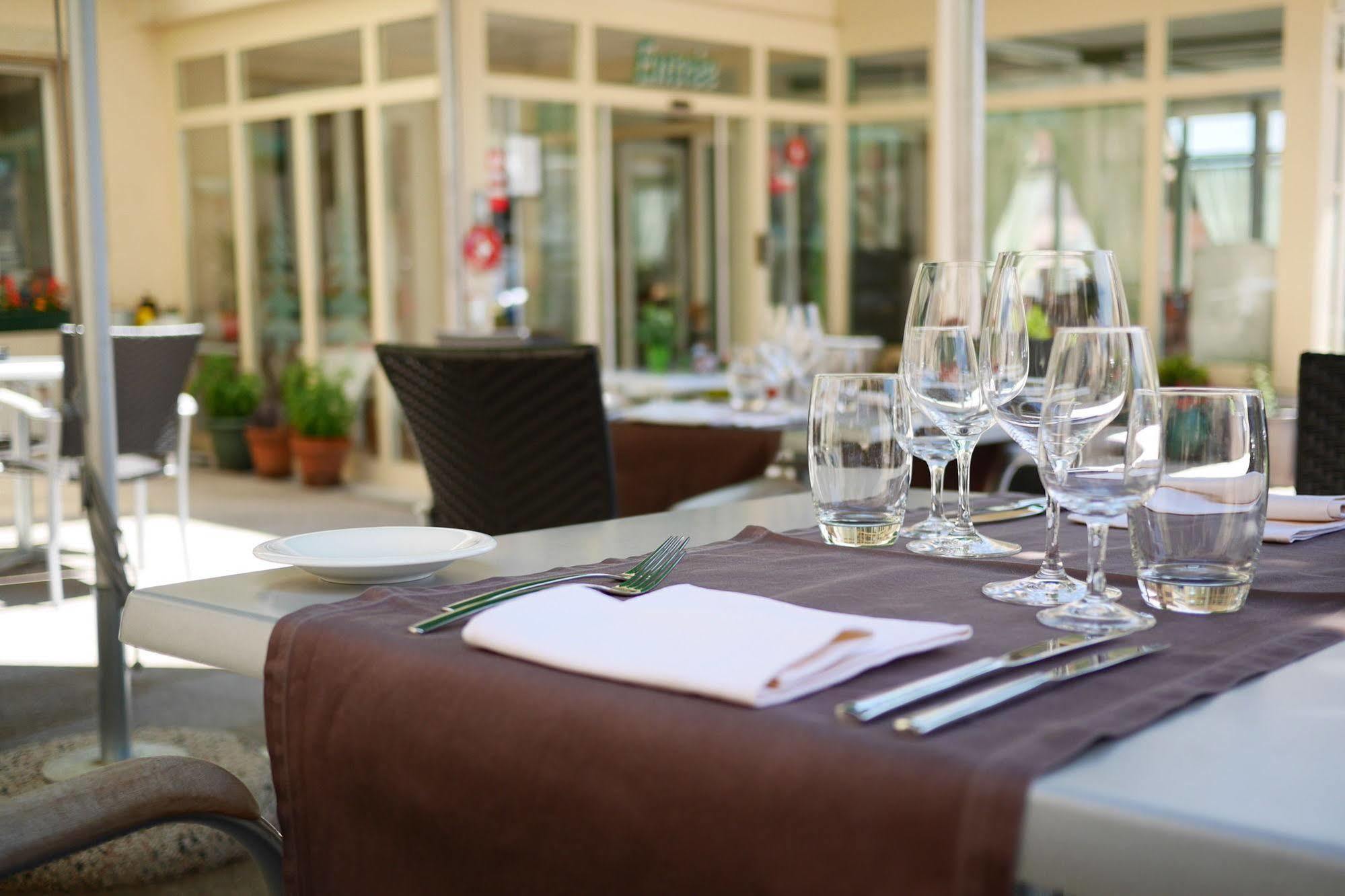 Auberge Aux Deux Sapins Montricher Zewnętrze zdjęcie